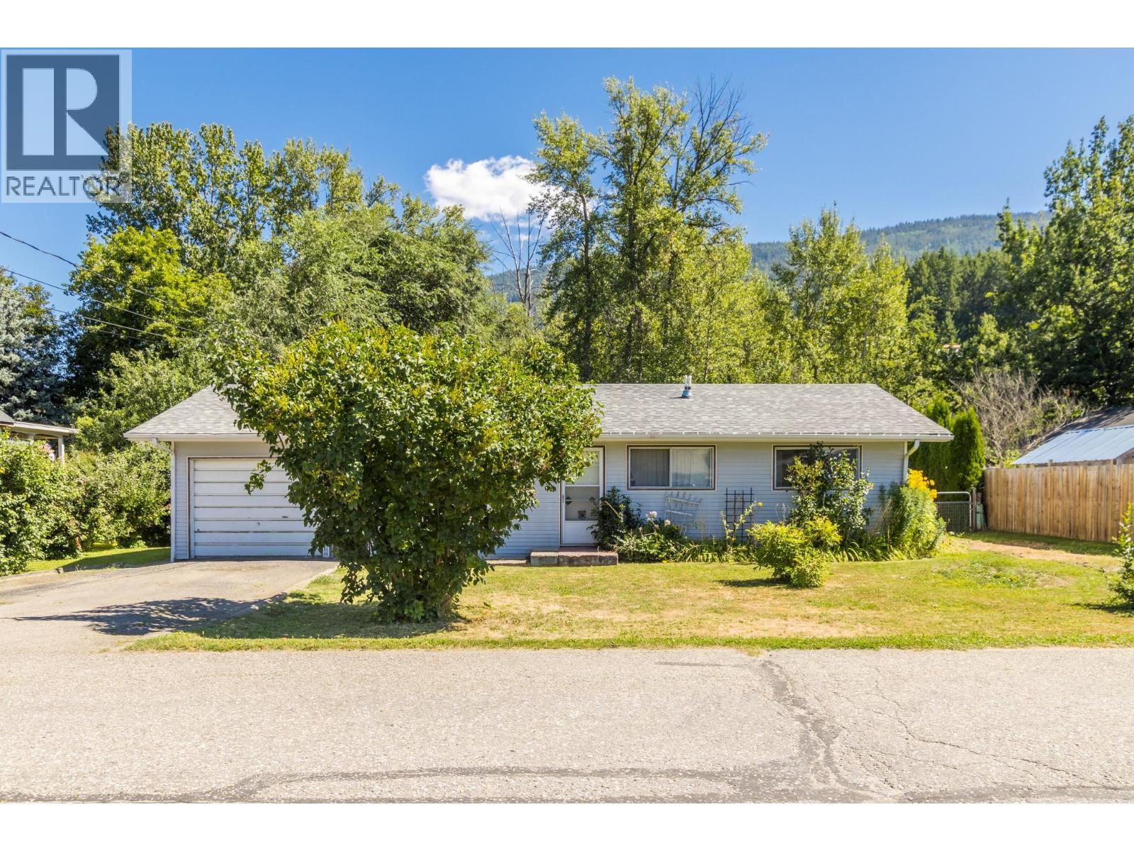  7050 54 Street Northeast, Salmon Arm
