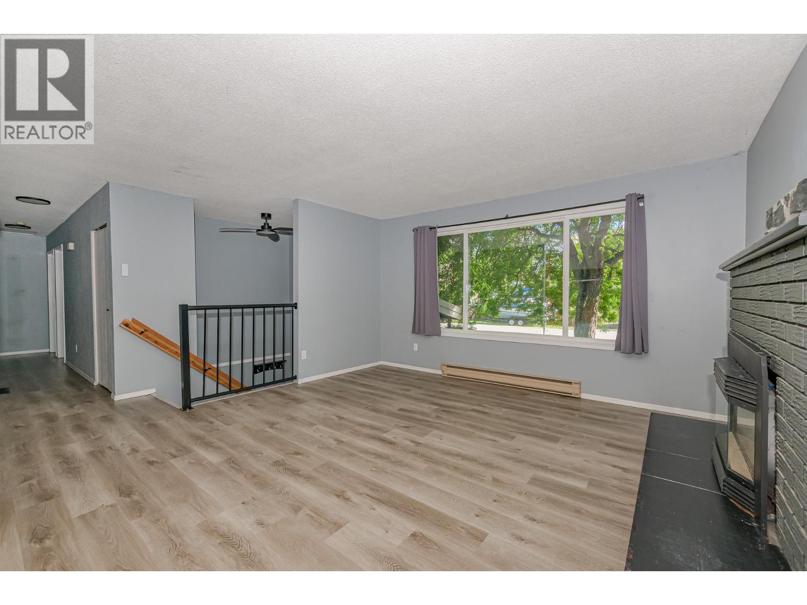 Photo 5 of 714 Maple Street, Sicamous BC