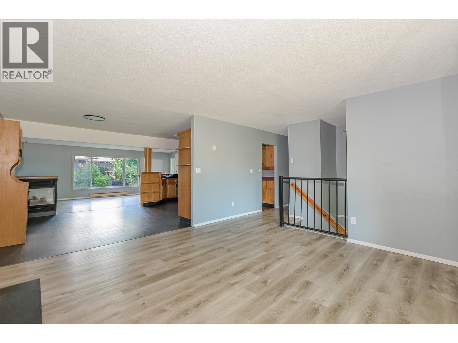 Photo 17 of 714 Maple Street, Sicamous BC