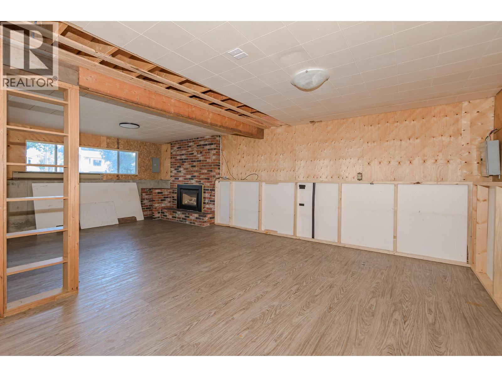 Photo 38 of 714 Maple Street, Sicamous BC