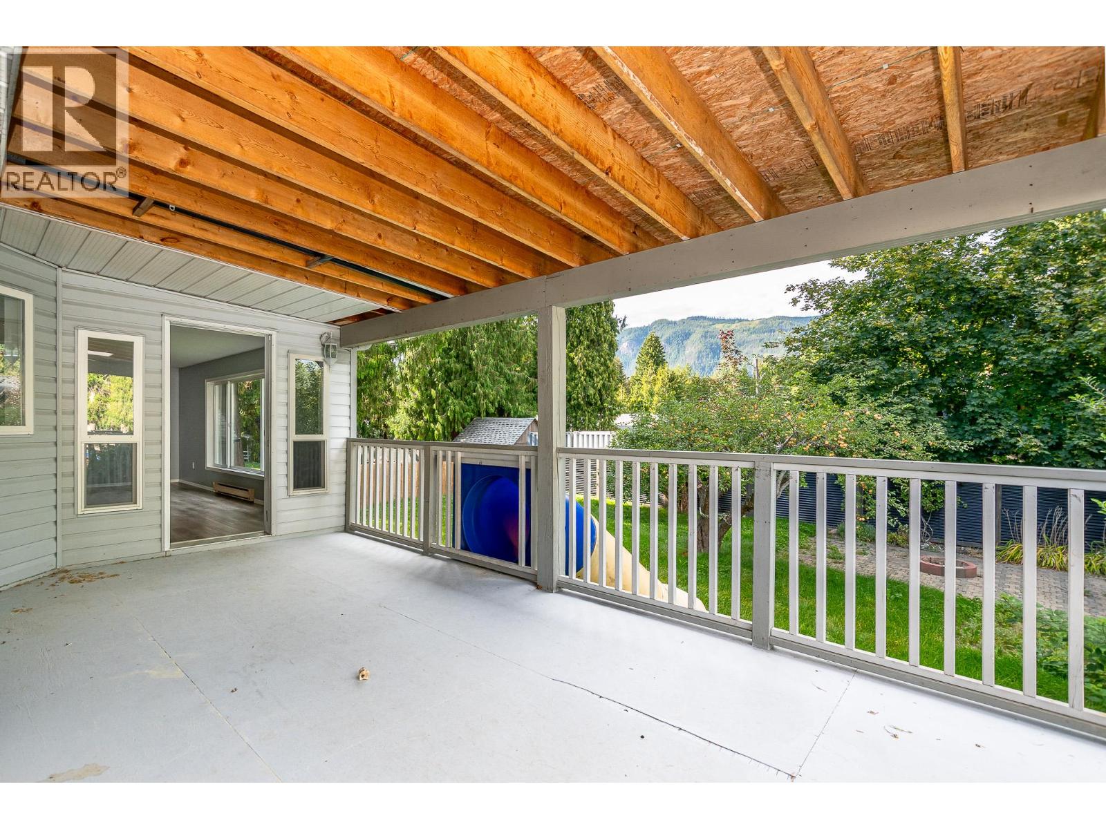 Photo 8 of 714 Maple Street, Sicamous BC