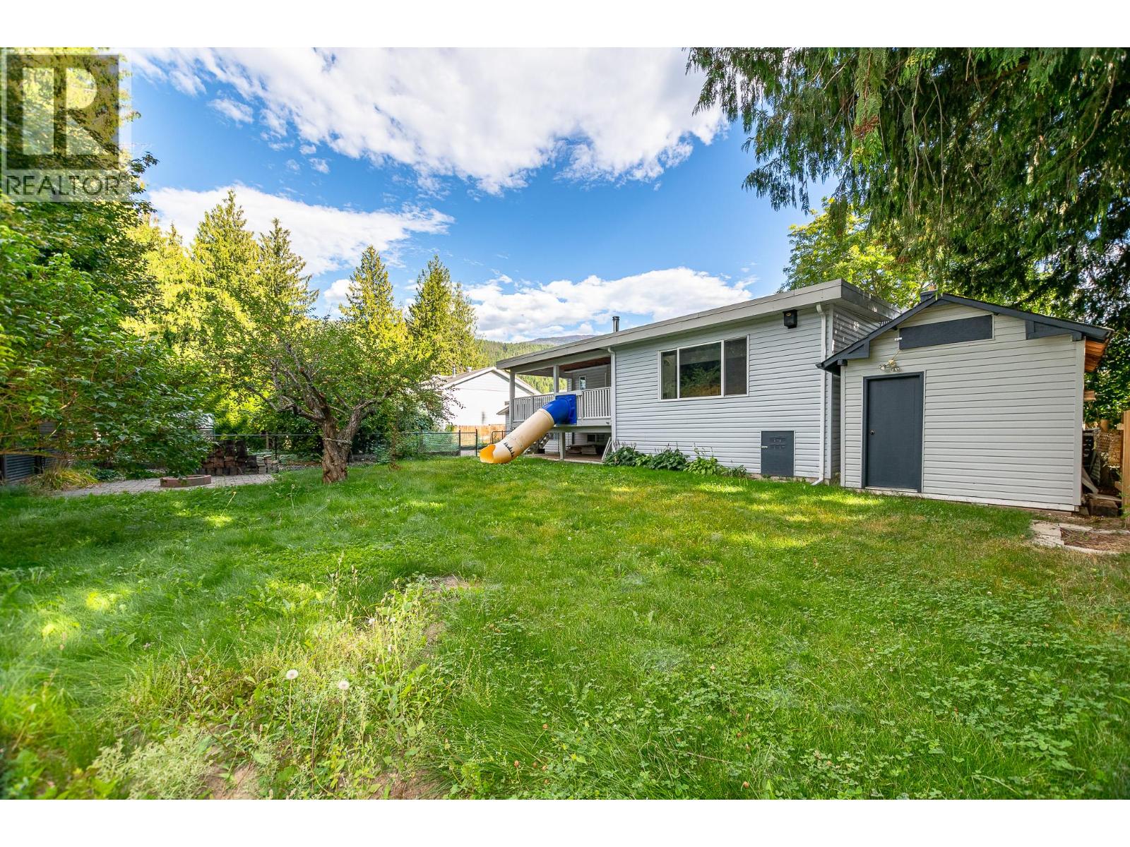 Photo 3 of 714 Maple Street, Sicamous BC