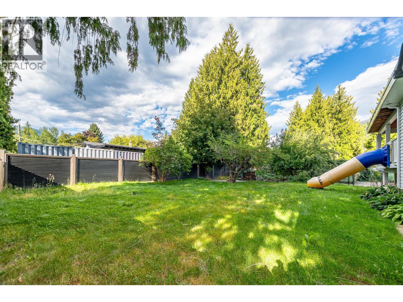 Photo 28 of 714 Maple Street, Sicamous BC
