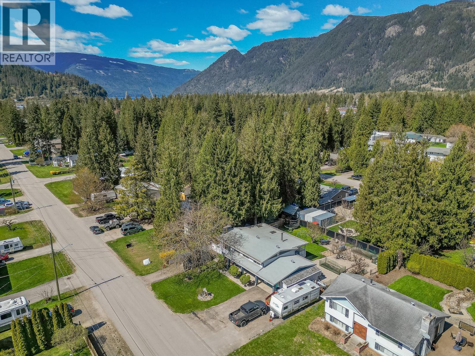 Photo 43 of 714 Maple Street, Sicamous BC