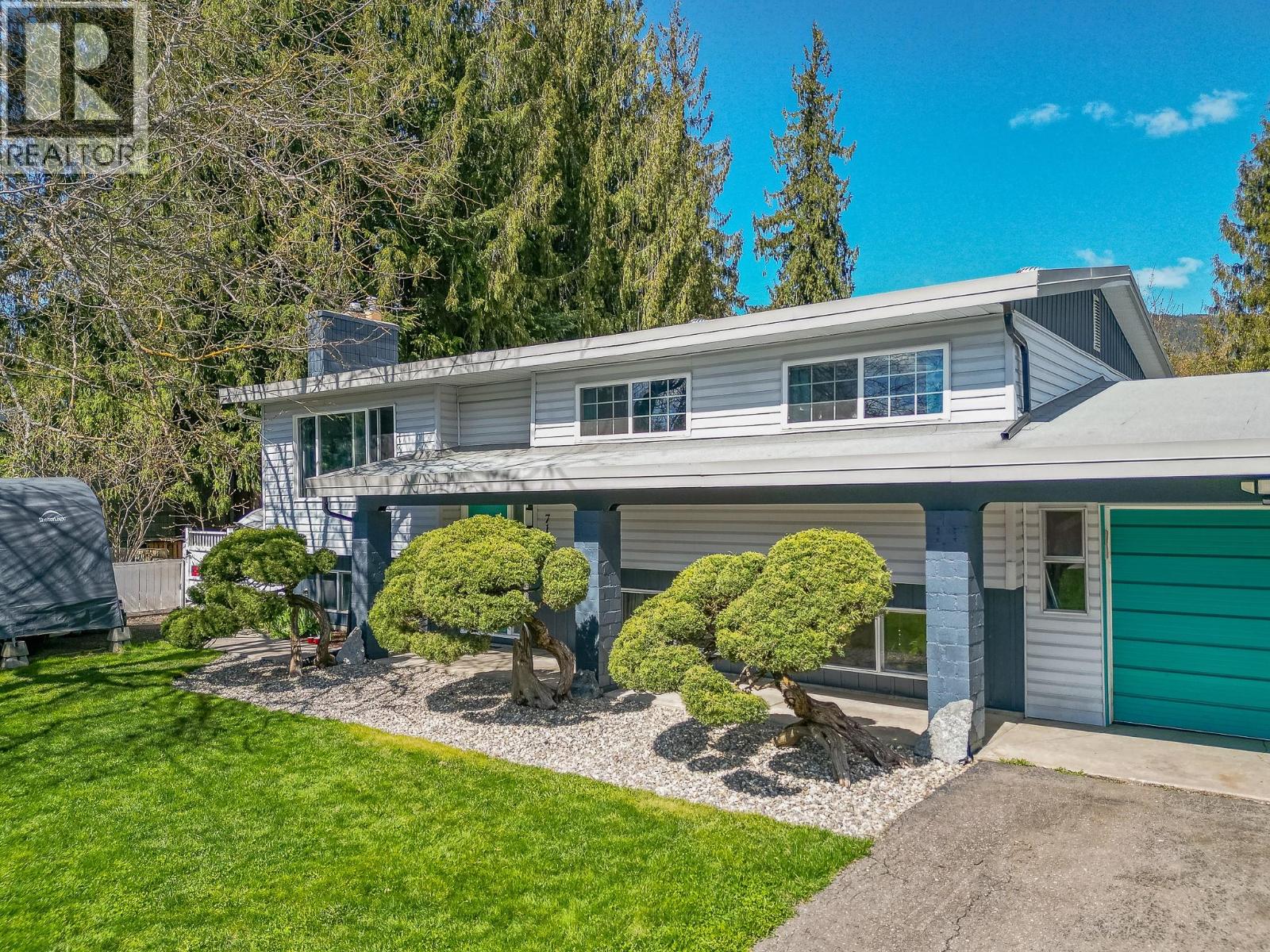 Photo 12 of 714 Maple Street, Sicamous BC