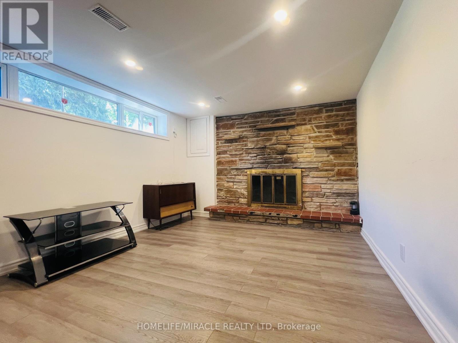 Photo 1 of 42 Marlbank Road, Toronto ON
