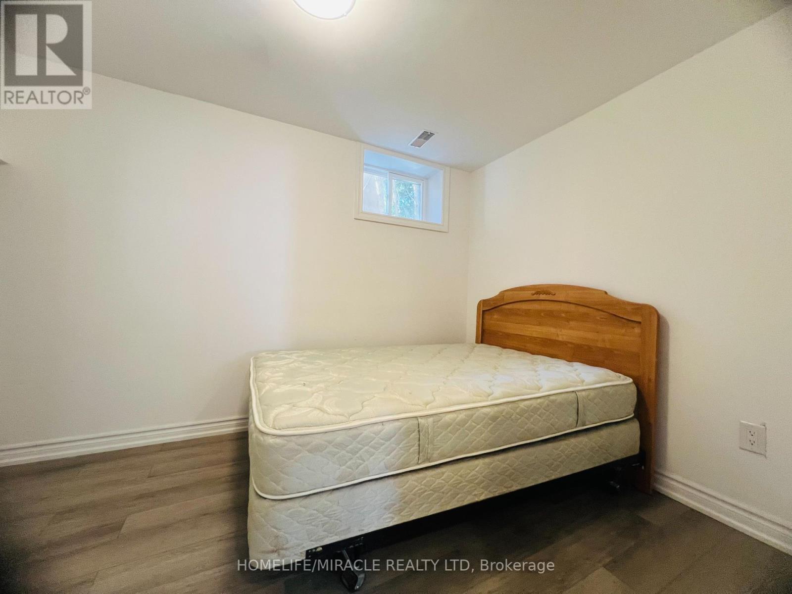 Photo 3 of 42 Marlbank Road, Toronto ON