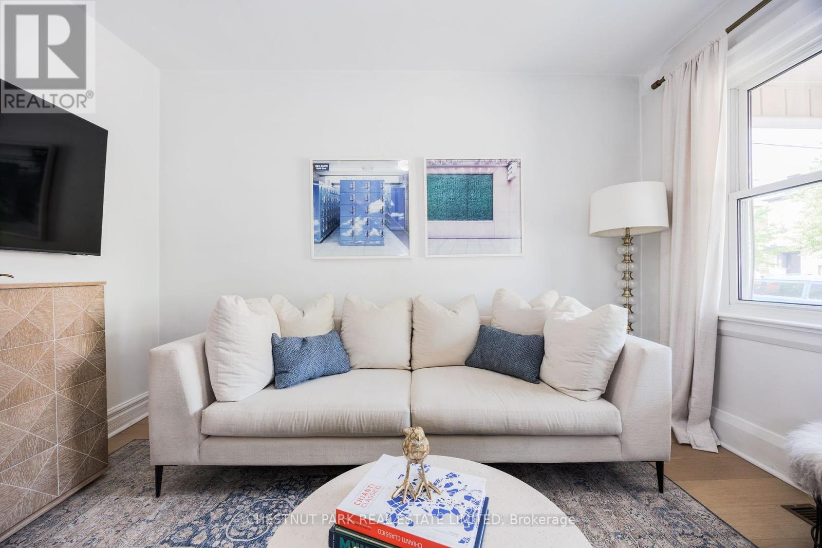 Photo 2 of 154 Cedric Avenue, Toronto ON