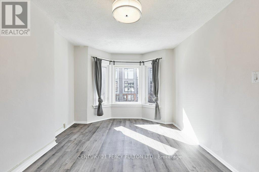 Photo 10 of 471 Shaw Street, Toronto ON
