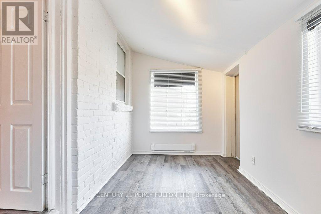 Photo 5 of 471 Shaw Street, Toronto ON