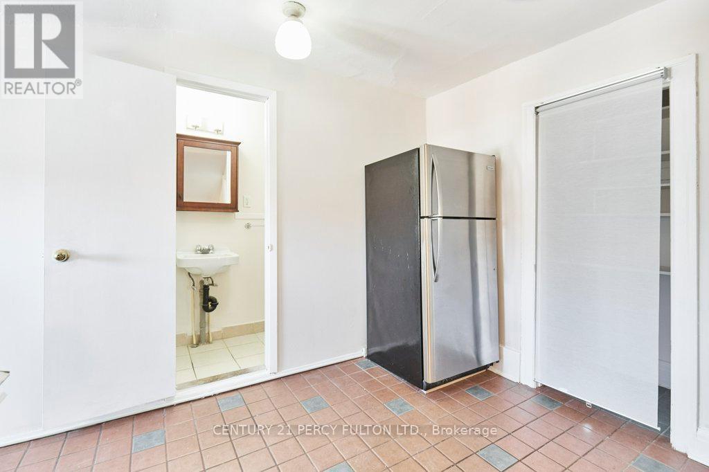 Photo 16 of 471 Shaw Street, Toronto ON