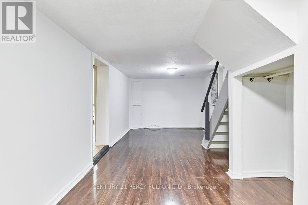 Photo 8 of 471 Shaw Street, Toronto ON