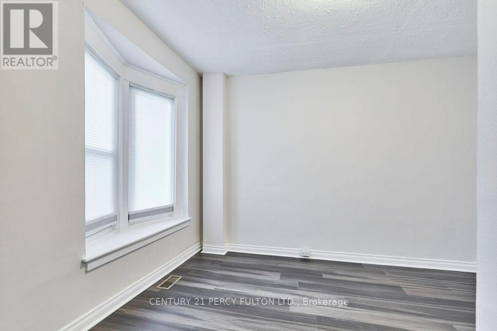 Photo 4 of 471 Shaw Street, Toronto ON
