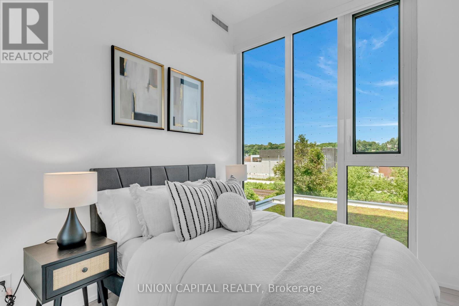 Photo 2 of 308 500 Dupont Street, Toronto ON