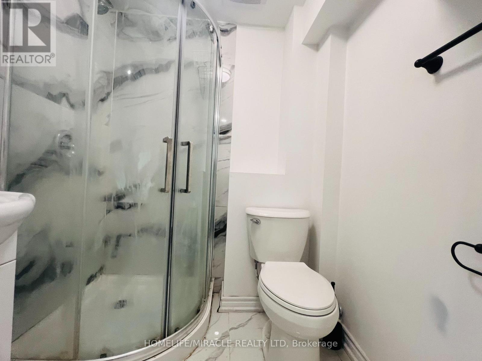 Photo 13 of 42 Marlbank Road, Toronto ON