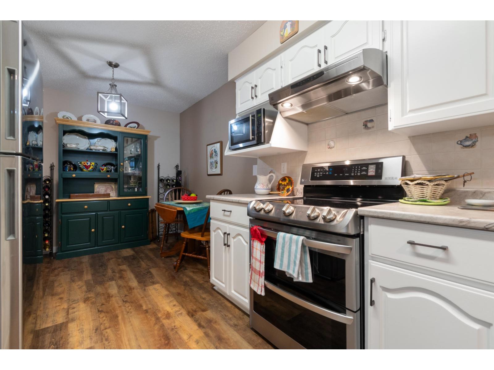Photo 1 of 102 45604 Brett Avenue Chilliwack Proper West, Chilliwack BC