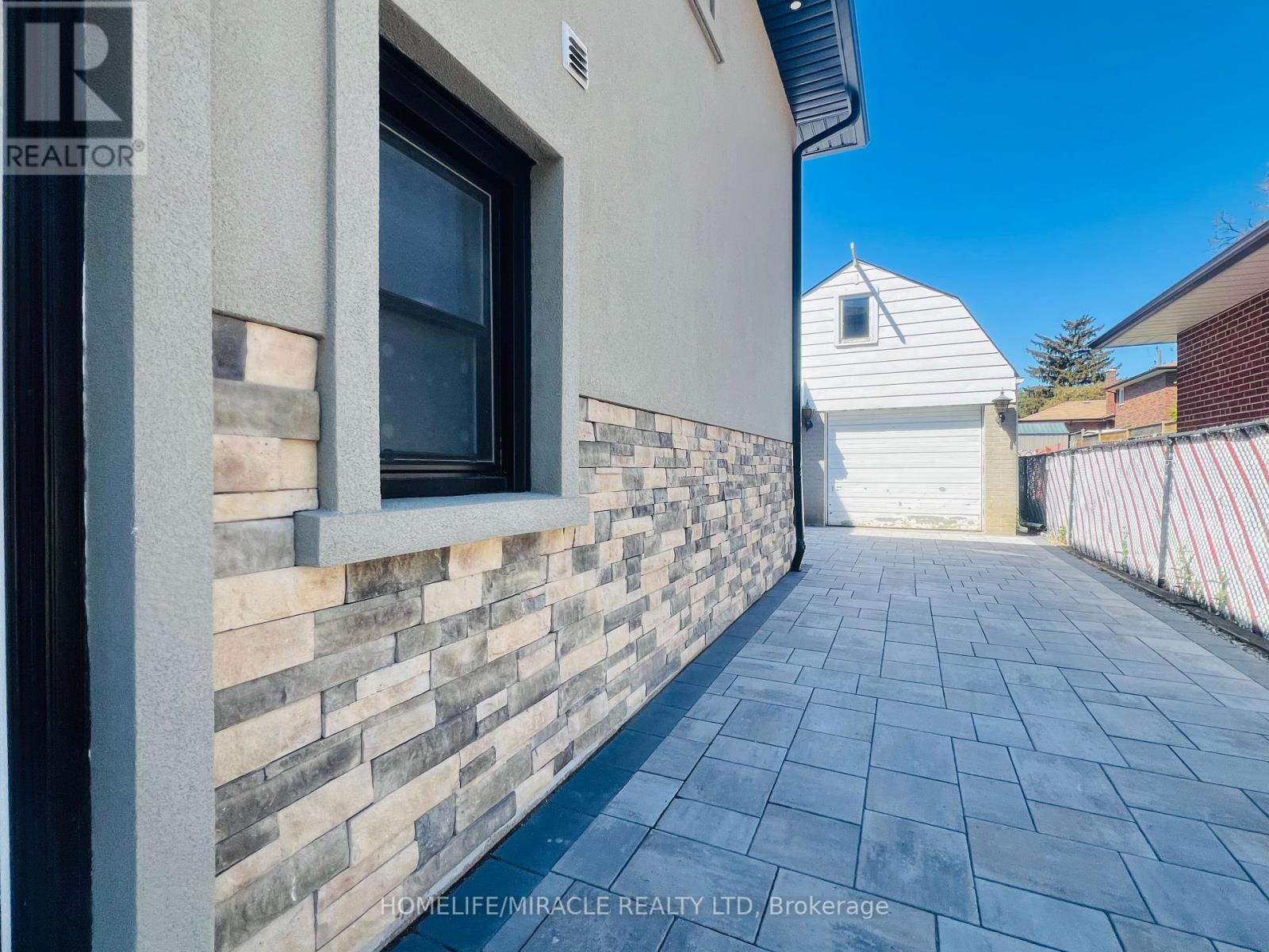 Photo 8 of 42 Marlbank Road, Toronto ON