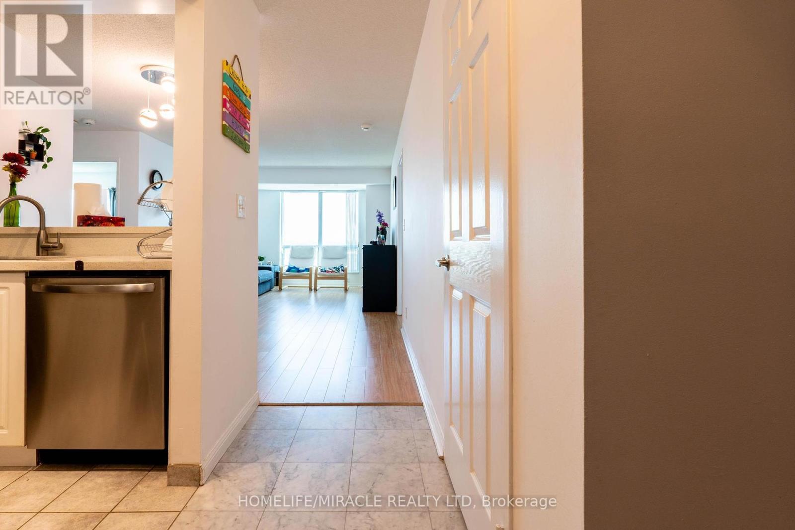 Photo 9 of 1506 1 Lee Centre Drive, Toronto ON