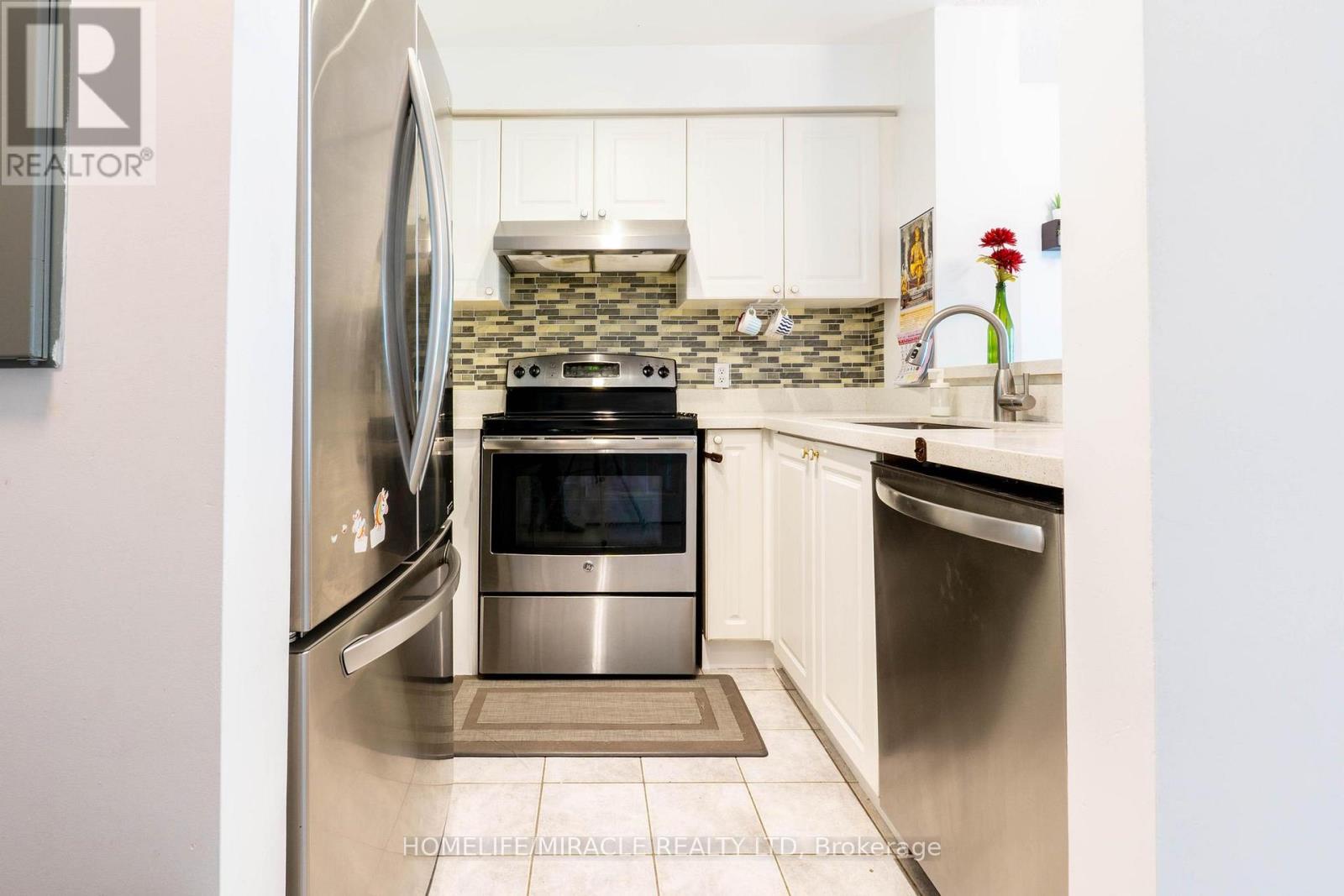 Photo 29 of 1506 1 Lee Centre Drive, Toronto ON