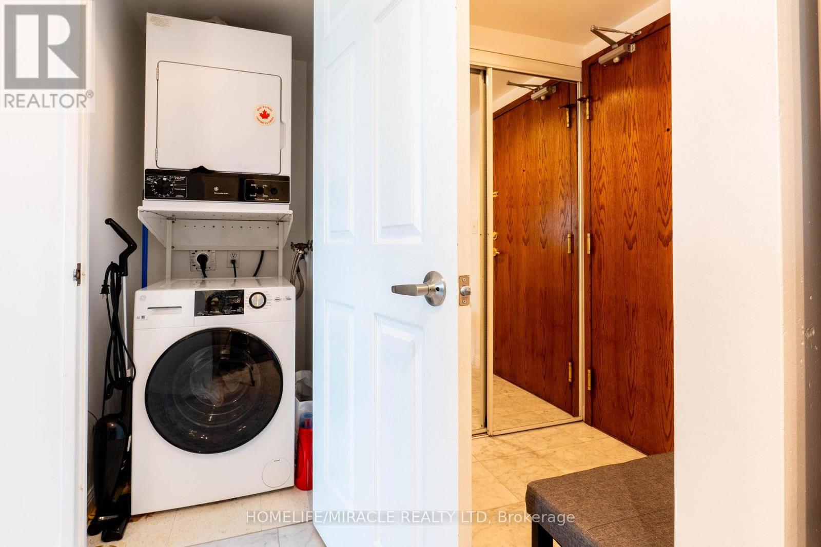 Photo 13 of 1506 1 Lee Centre Drive, Toronto ON