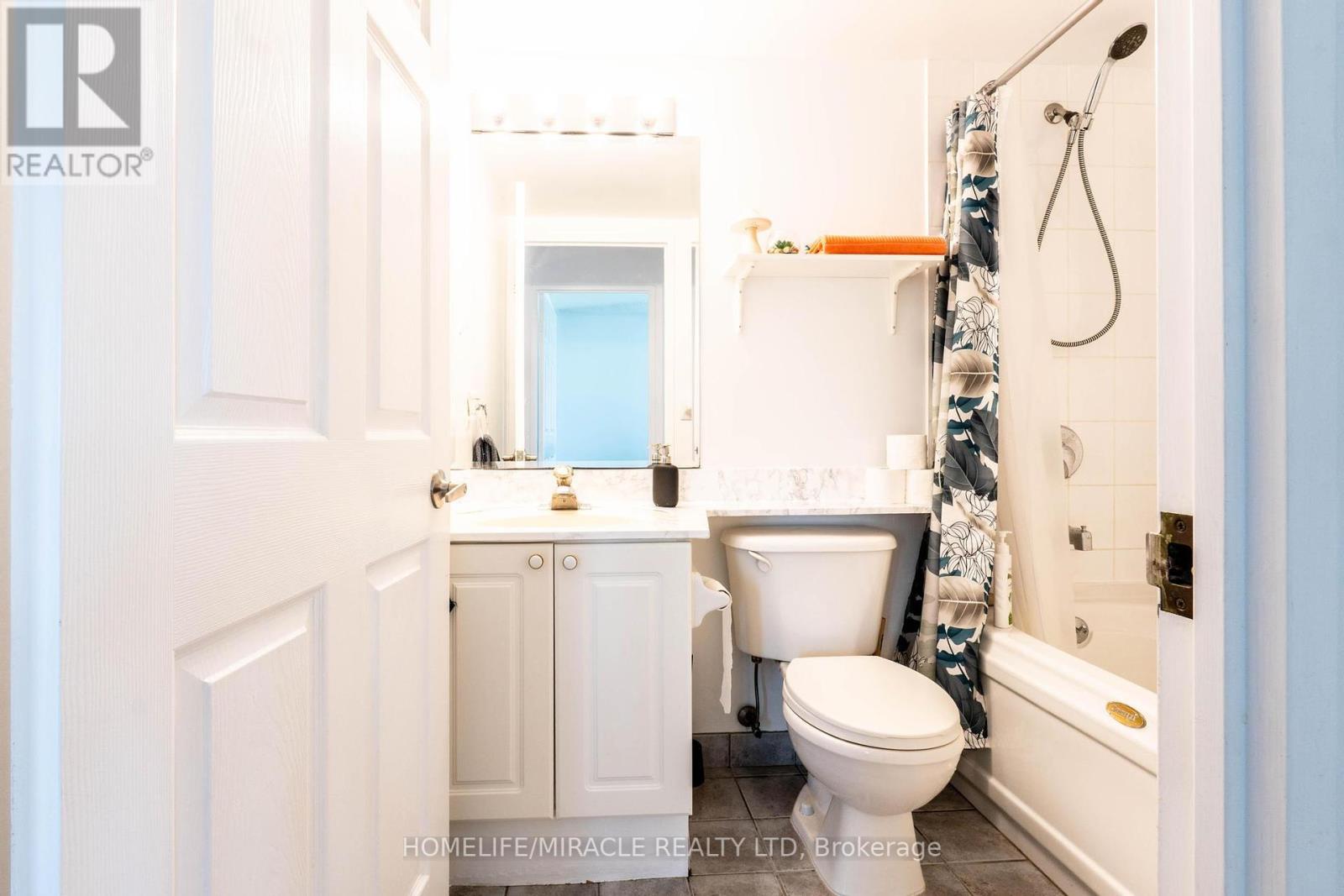 Photo 5 of 1506 1 Lee Centre Drive, Toronto ON