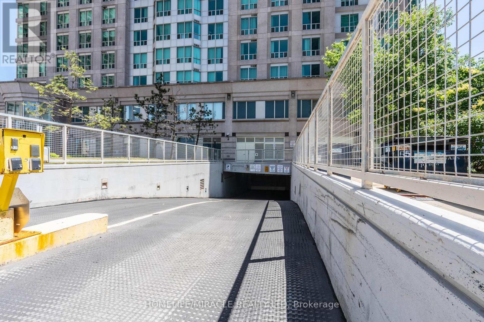 Photo 2 of 1506 1 Lee Centre Drive, Toronto ON