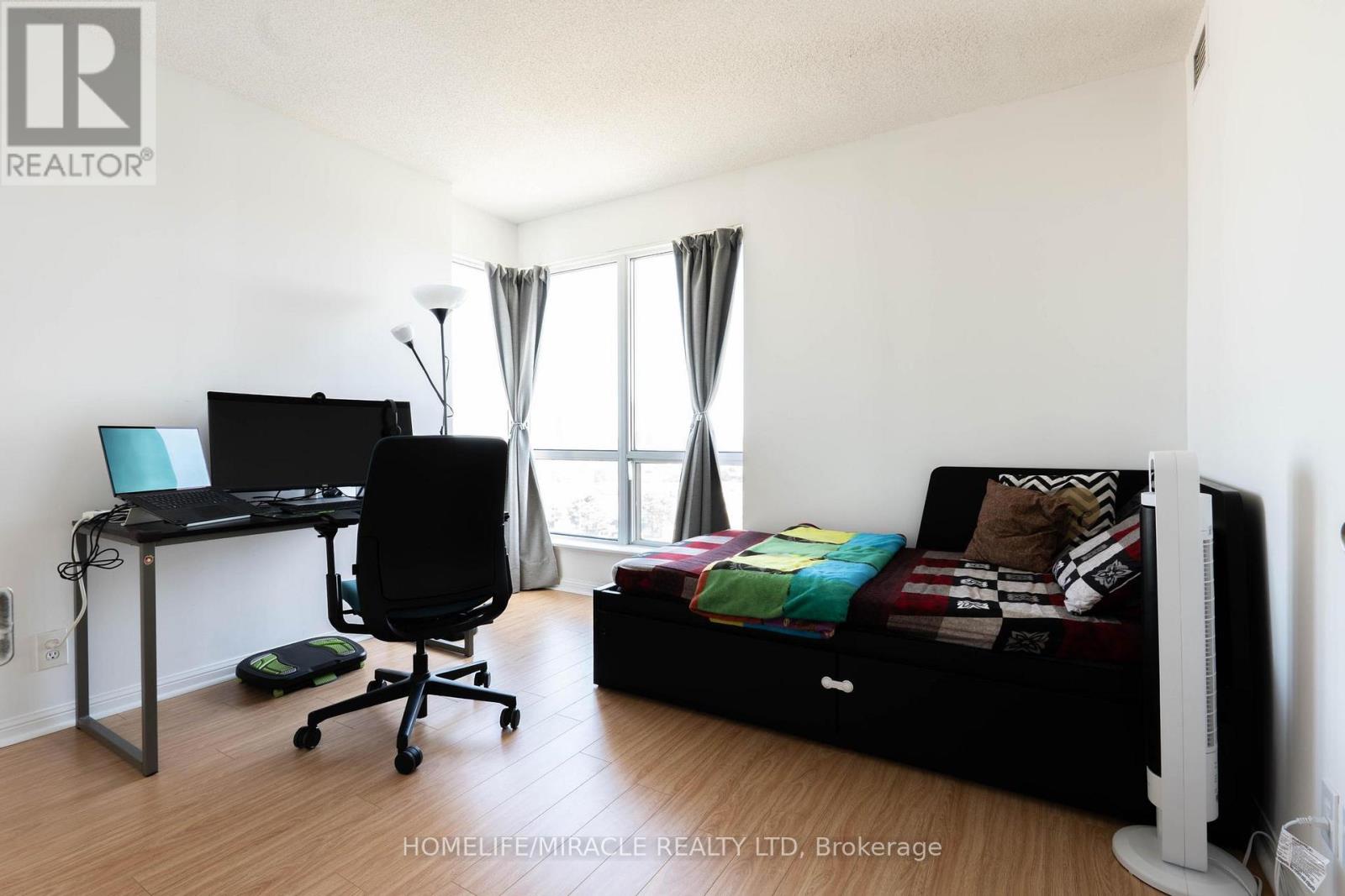 Photo 15 of 1506 1 Lee Centre Drive, Toronto ON