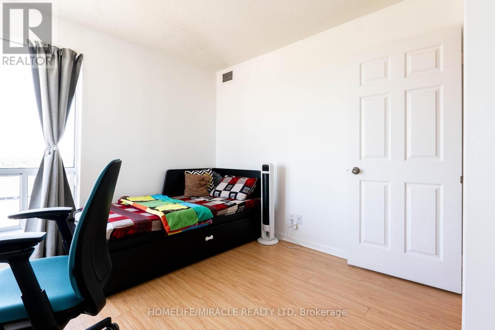 Photo 8 of 1506 1 Lee Centre Drive, Toronto ON
