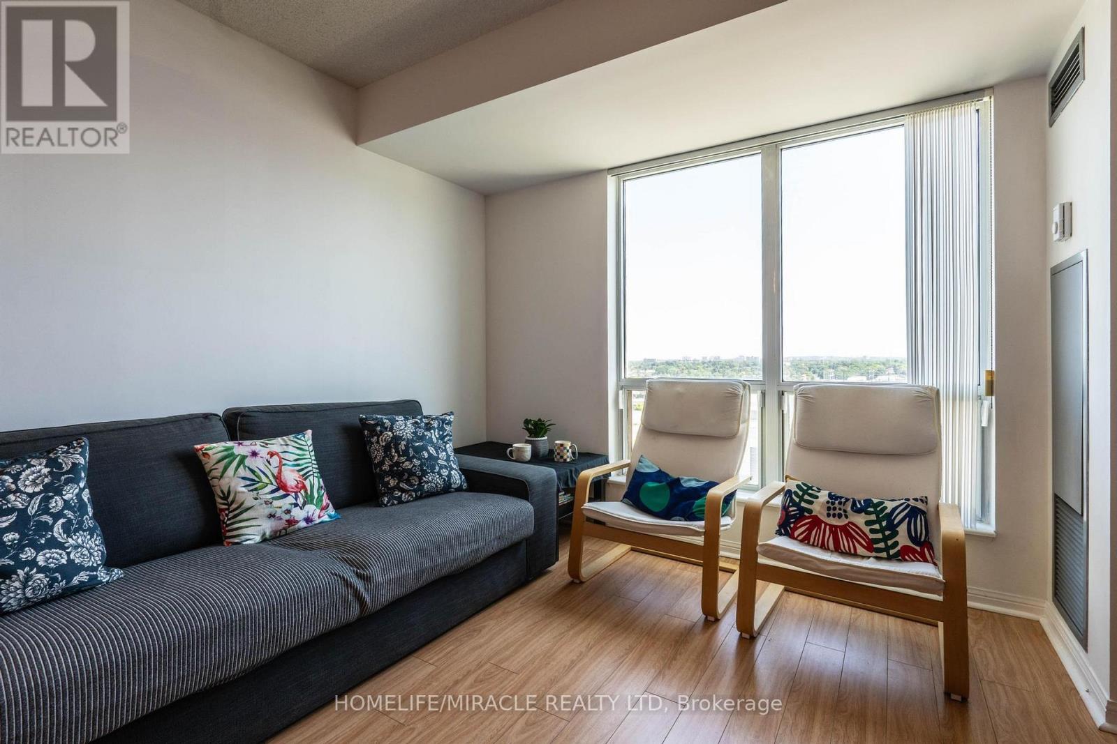 Photo 4 of 1506 1 Lee Centre Drive, Toronto ON
