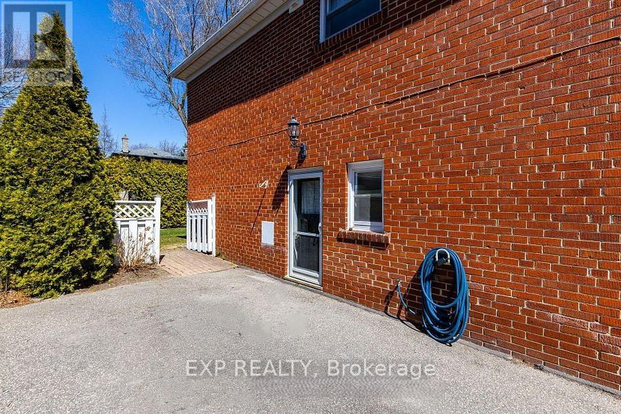 Photo 3 of 149 Altamira Road, Richmond Hill ON