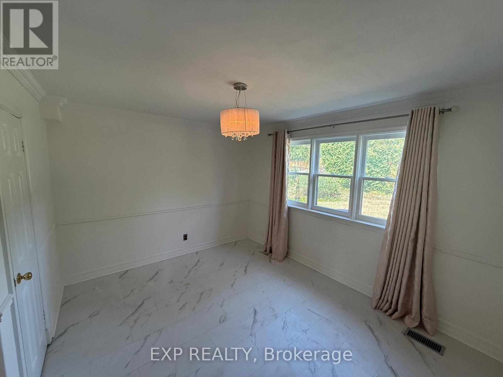 Photo 10 of 149 Altamira Road, Richmond Hill ON