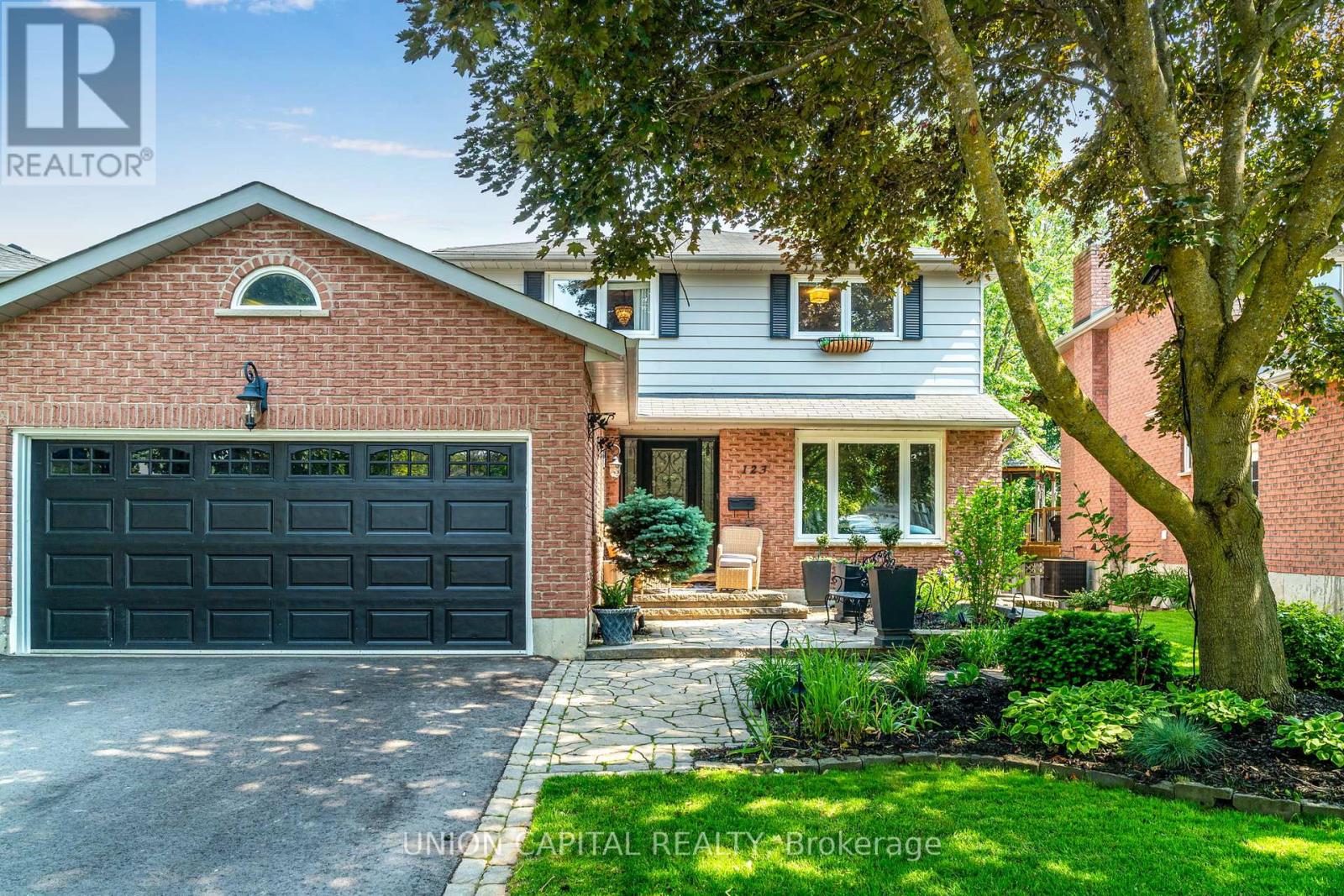 Photo 33 of 123 Imperial Crescent, Bradford West Gwillimbury ON