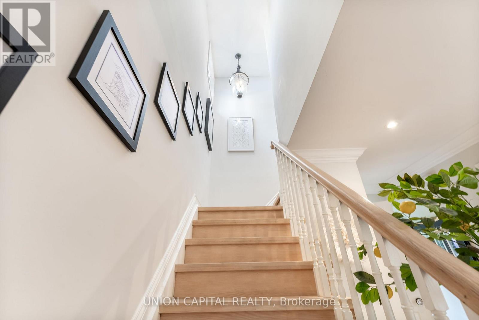 Photo 10 of 123 Imperial Crescent, Bradford West Gwillimbury ON