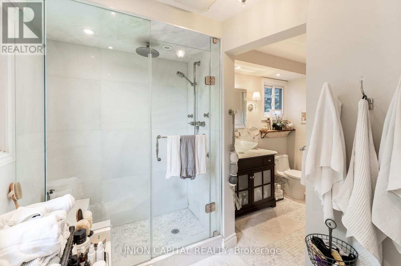 Photo 35 of 123 Imperial Crescent, Bradford West Gwillimbury ON