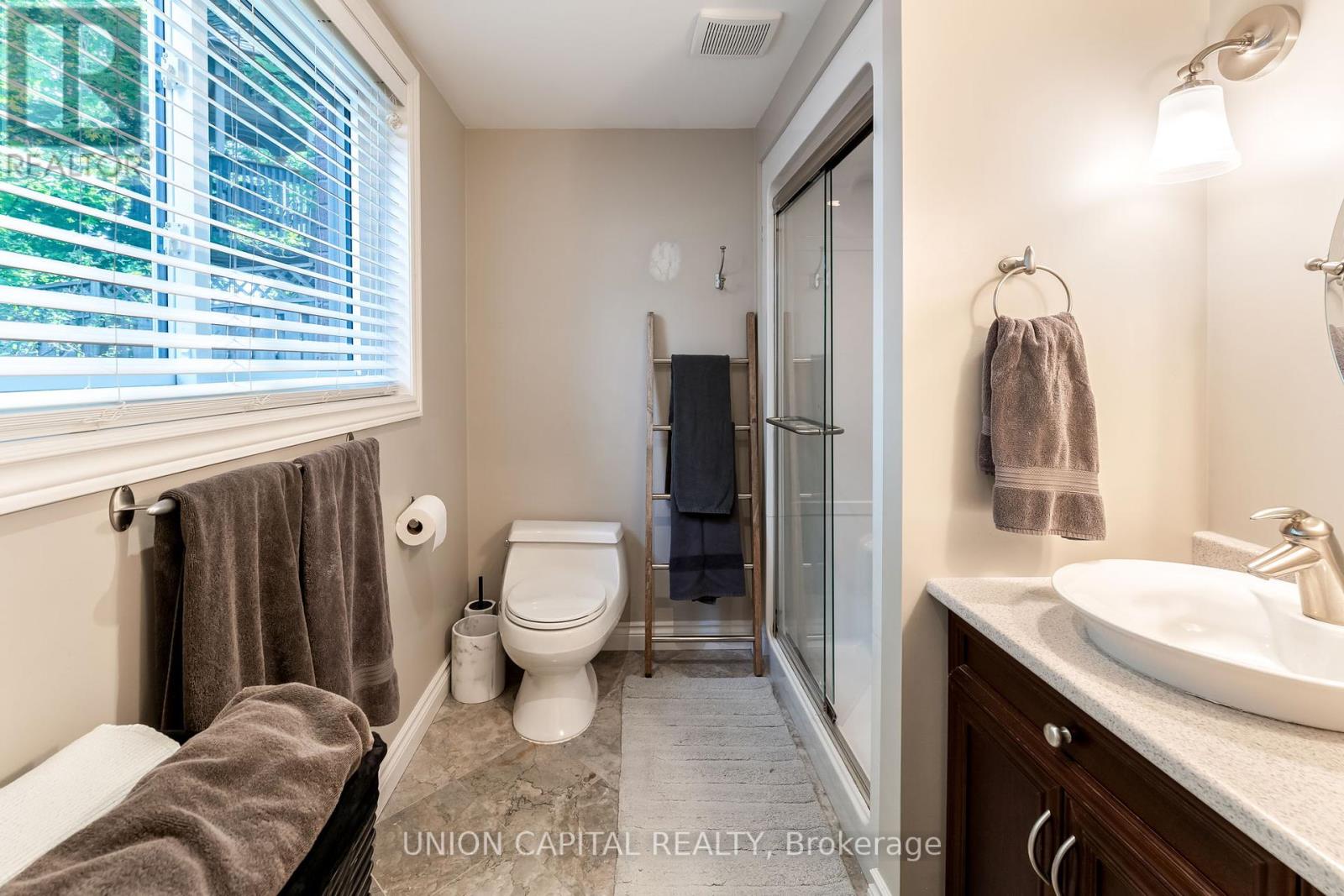 Photo 18 of 123 Imperial Crescent, Bradford West Gwillimbury ON