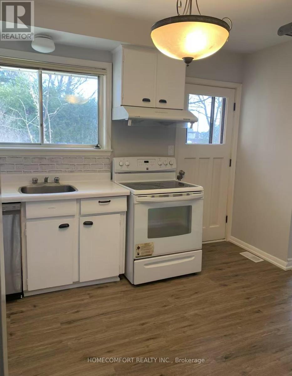 Photo 5 of 166 Sherwood Forest Drive, Markham ON