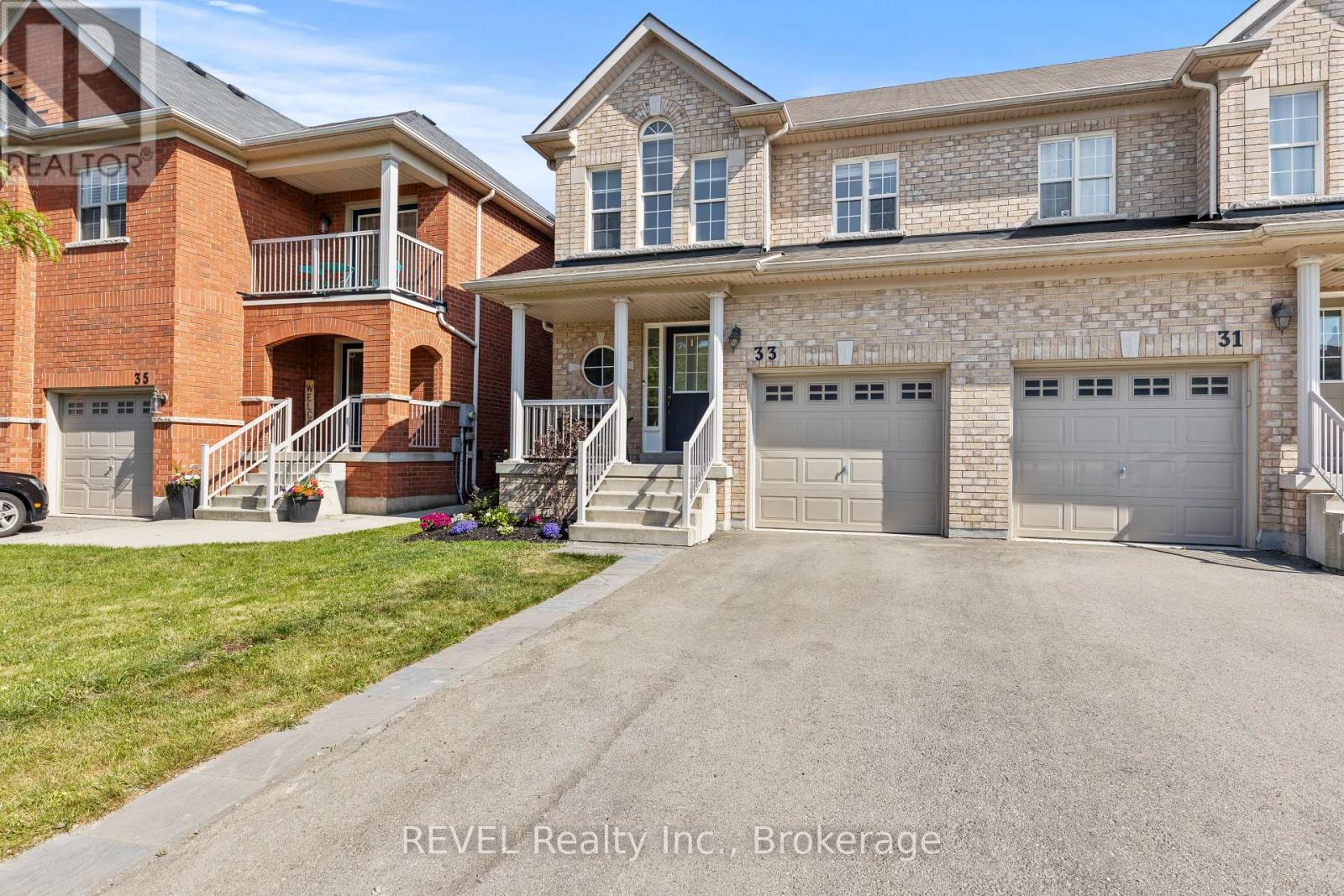 Photo 2 of 33 Haynes Court, Niagaraonthelake ON