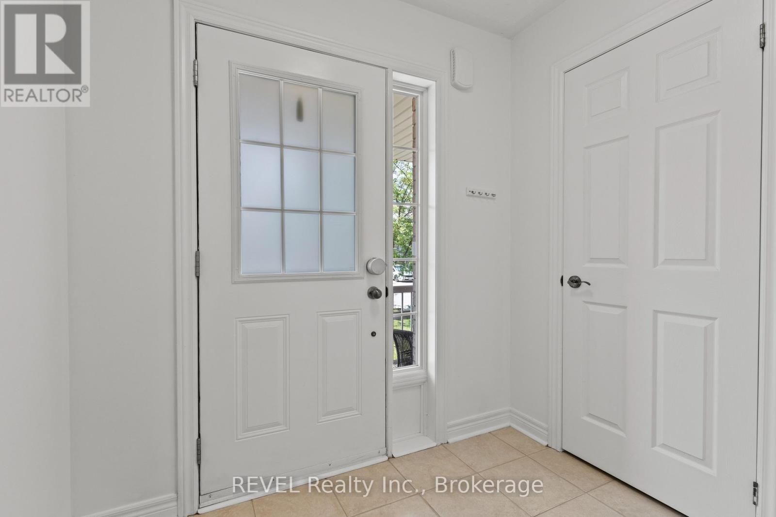 Photo 5 of 33 Haynes Court, Niagaraonthelake ON