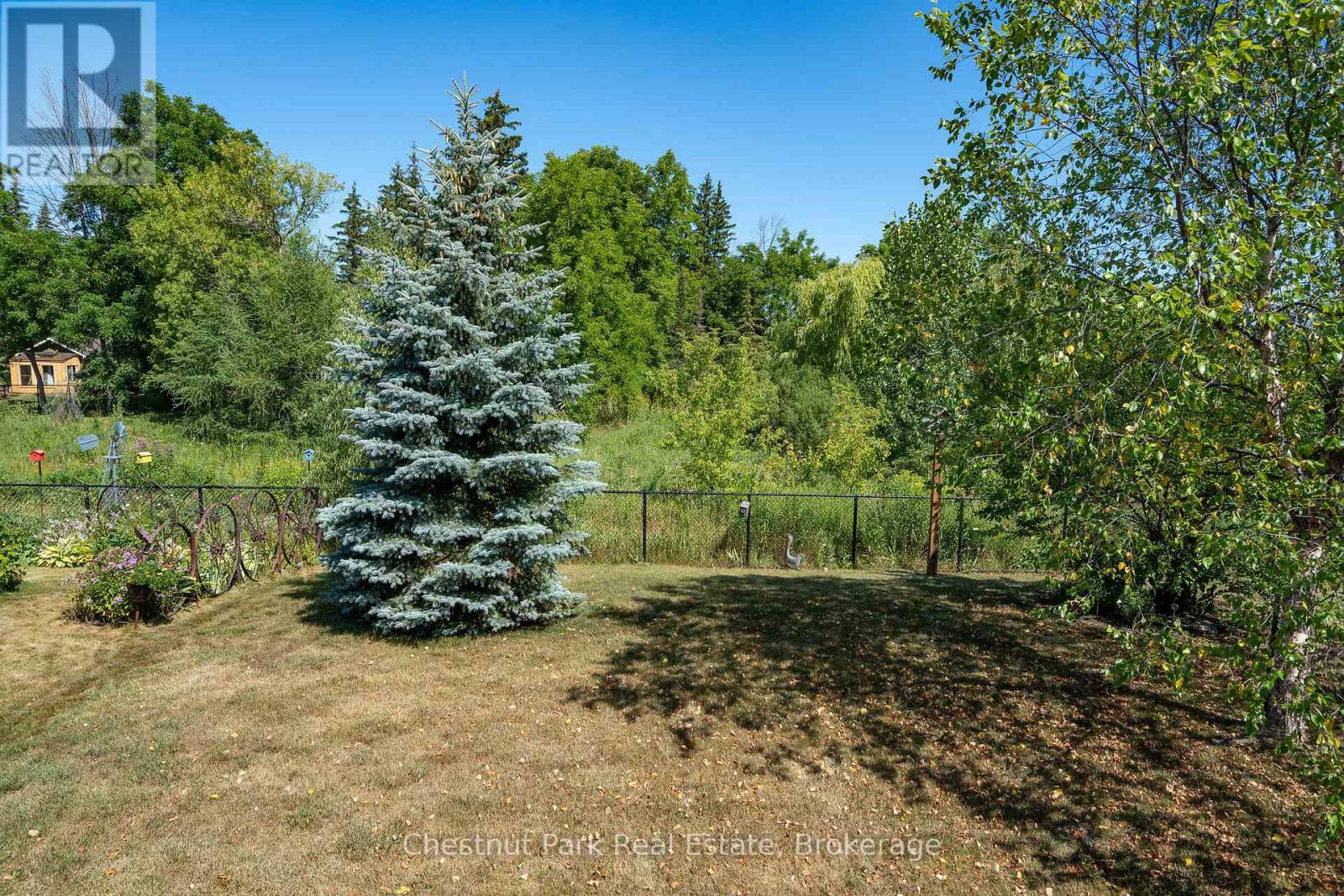 Photo 13 of 77 Findlay Drive, Collingwood ON