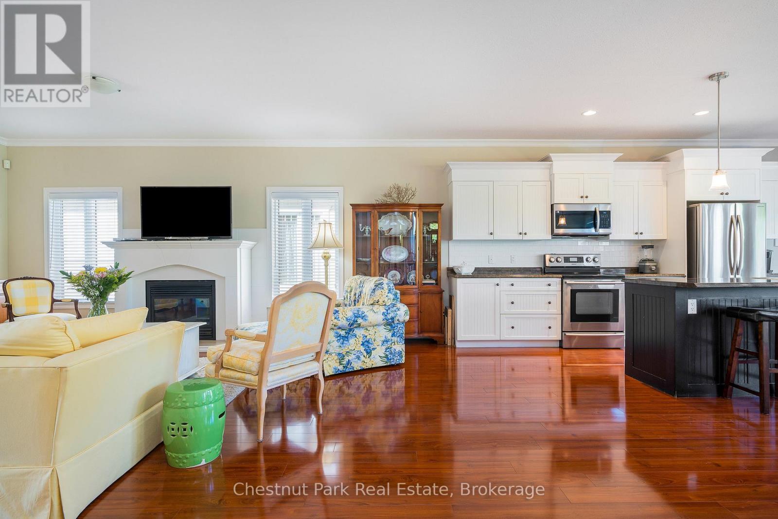 Photo 16 of 77 Findlay Drive, Collingwood ON