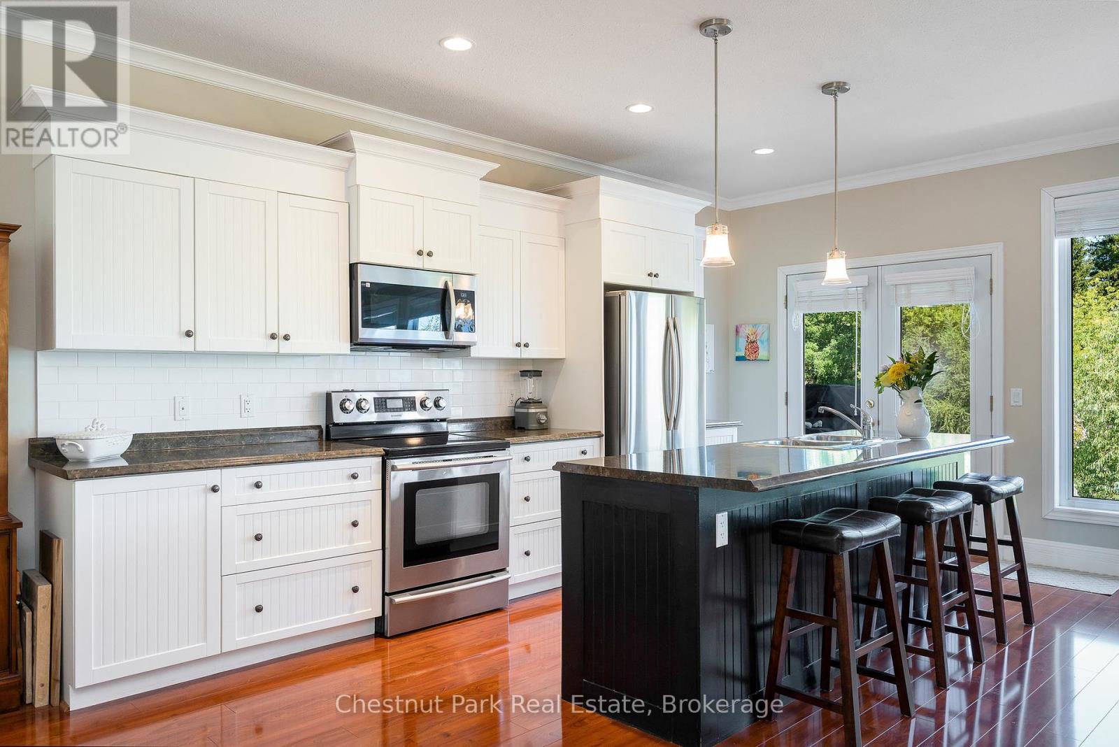 Photo 21 of 77 Findlay Drive, Collingwood ON