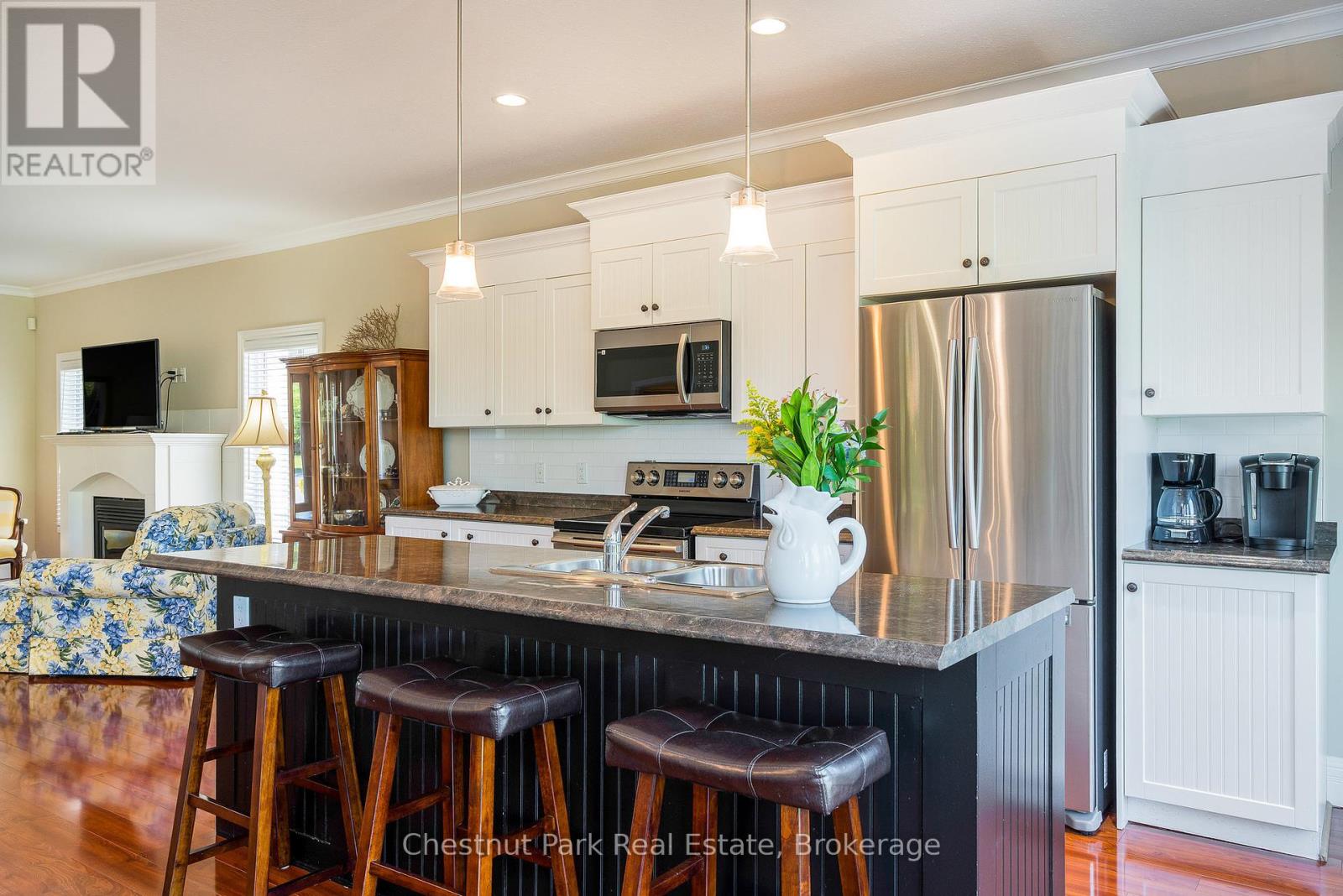 Photo 23 of 77 Findlay Drive, Collingwood ON