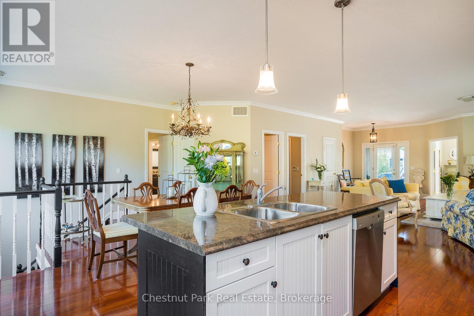 Photo 24 of 77 Findlay Drive, Collingwood ON