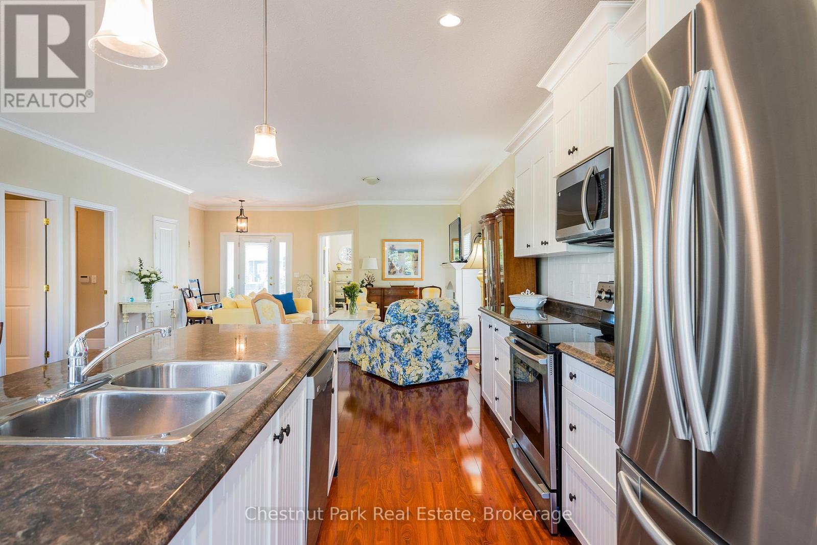 Photo 25 of 77 Findlay Drive, Collingwood ON