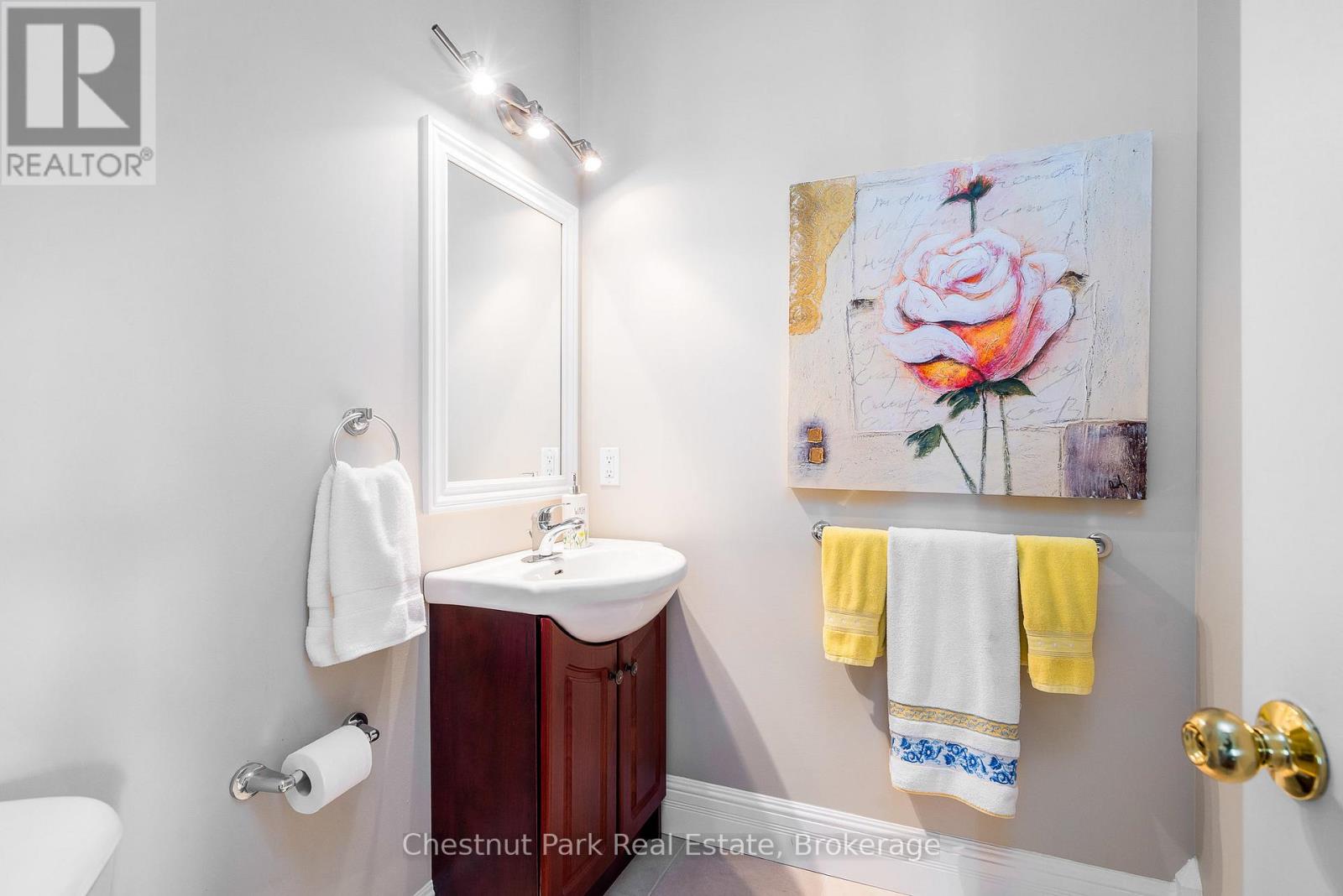 Photo 26 of 77 Findlay Drive, Collingwood ON
