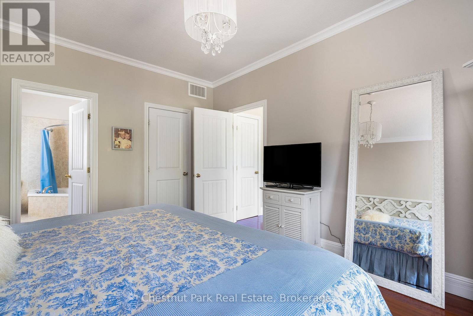 Photo 29 of 77 Findlay Drive, Collingwood ON