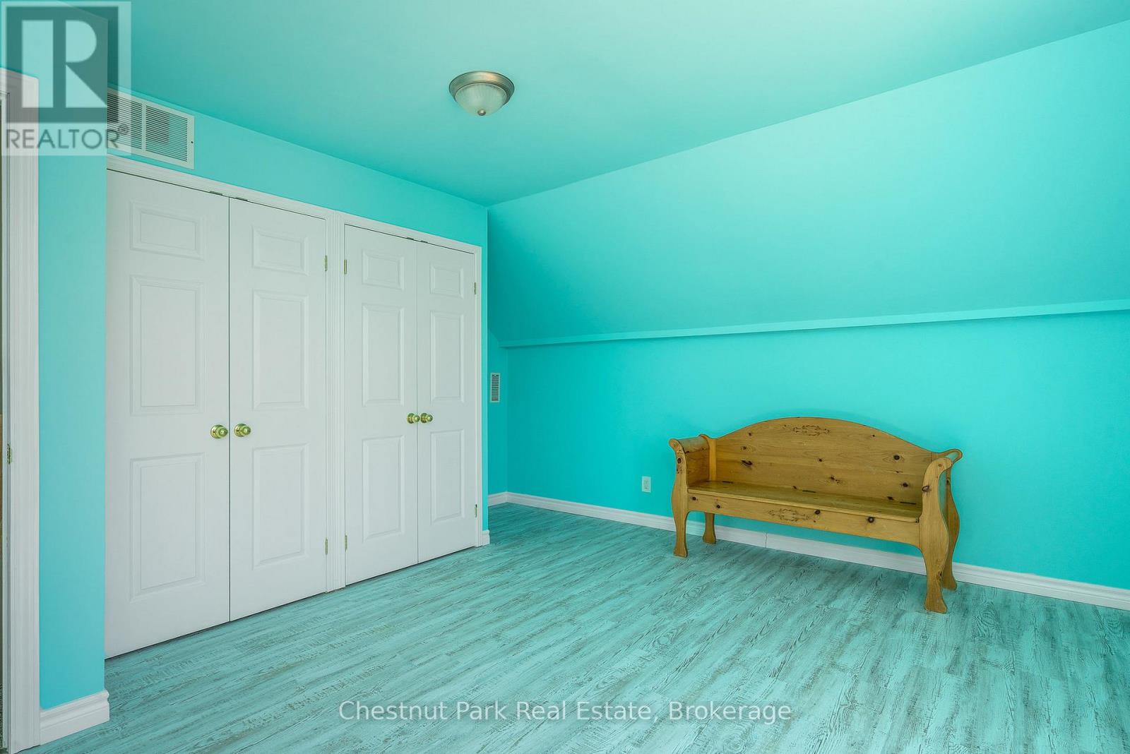 Photo 36 of 77 Findlay Drive, Collingwood ON