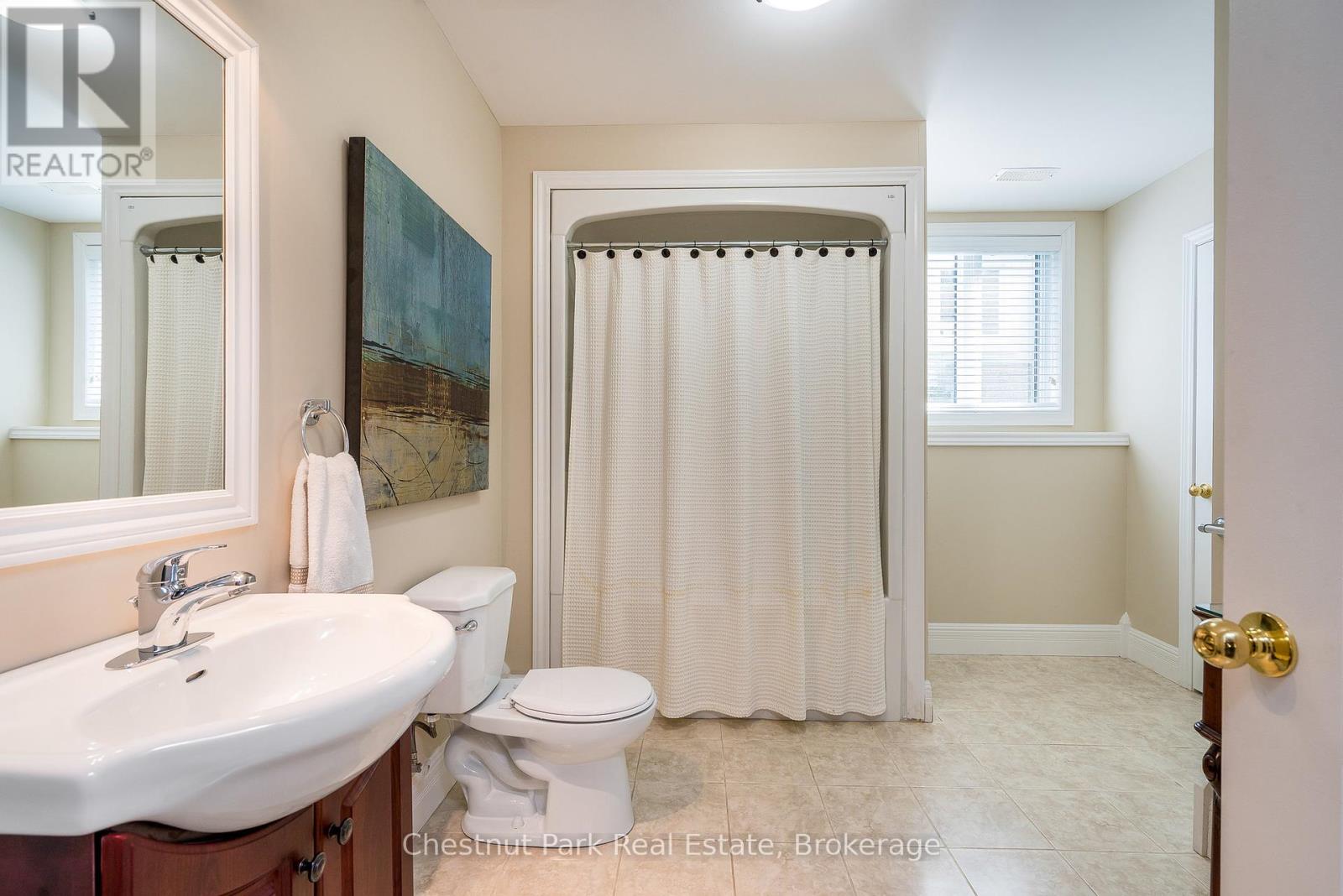 Photo 39 of 77 Findlay Drive, Collingwood ON
