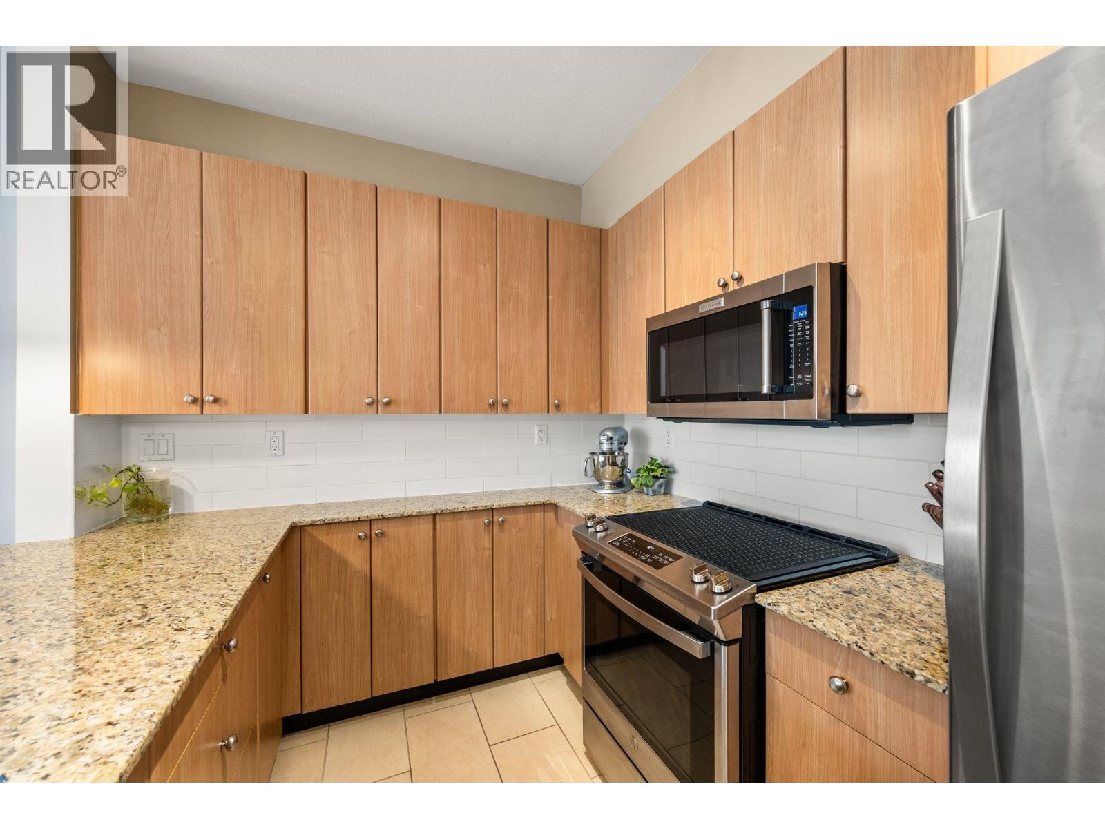 Photo 13 of 408 275 Ross Drive, New Westminster BC