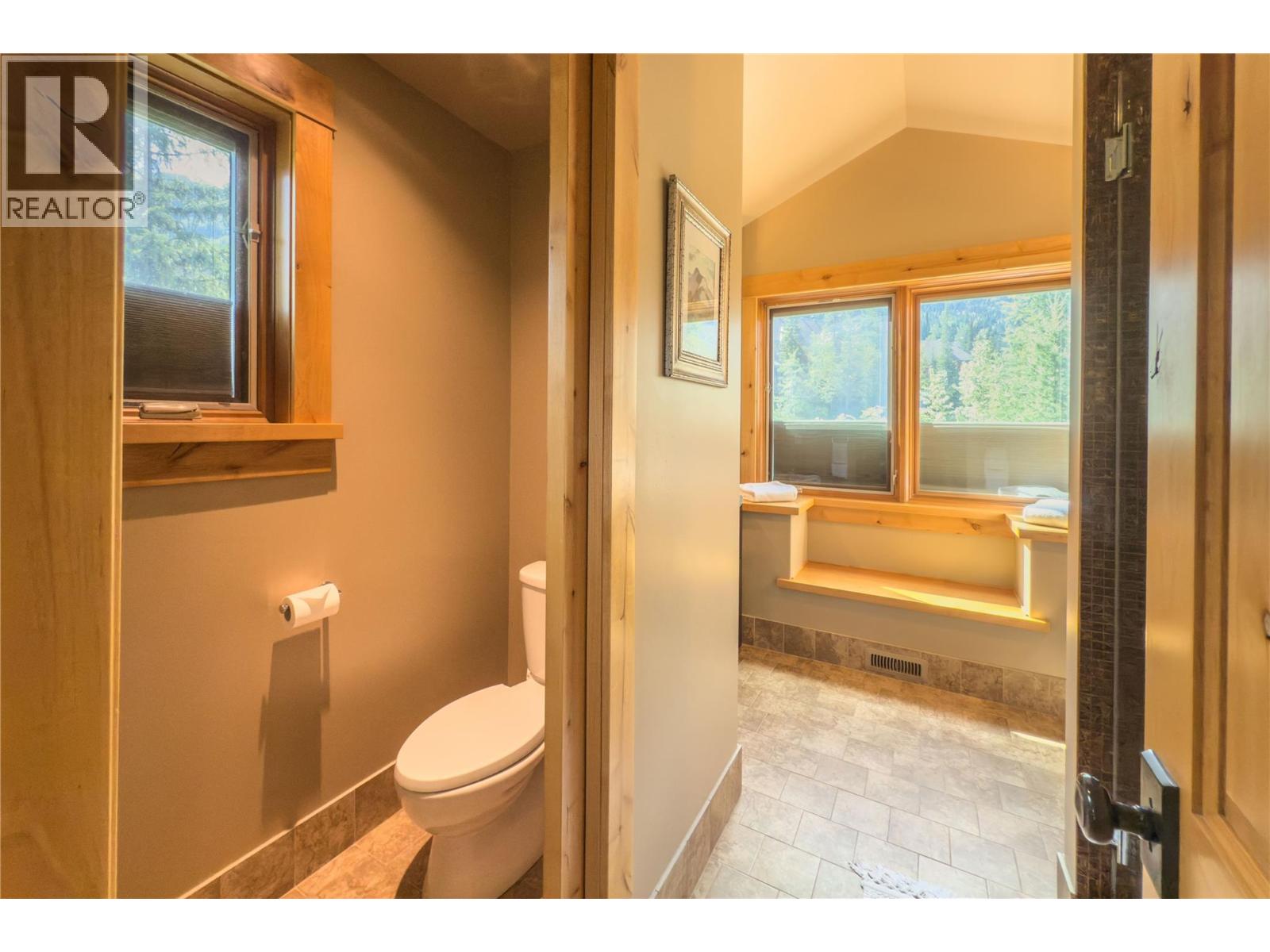 1590 GOLDEN AVENUE - 12